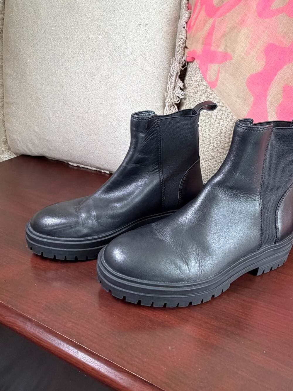 Steve Madden Handout Chelsea Boots Black Leather Lug Sole Ankle